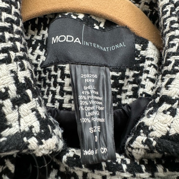 Wool trench coat - Picture 6 of 9